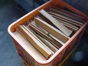 金属や有害物質を含む可能性のある素材は機械には使用しません